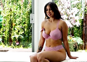 Shy Latina Alexa Chains Switches to Big-Butt Fuck Machine