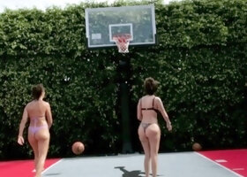 Amateur ass rammed outdoors