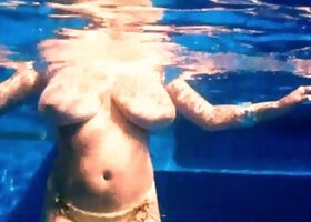 Valory Irene - Chica Underwater Tits