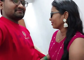 Wedding special Hindi movie - Saj Savarkar Bhabhi had come to a relative's wedding, I sucked her boobs and fucked her pussy.